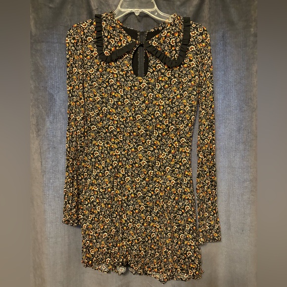 Valfre Dresses & Skirts - Valfre Vintage Style Mini Dress Peter Pan collar, keyhole neckline Mini dress